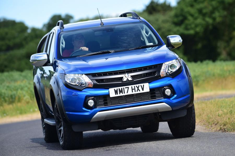  Mitsubishi L200 Barbarian SVP Double Cab 2017 года  (UK) (фото 13 из 14)